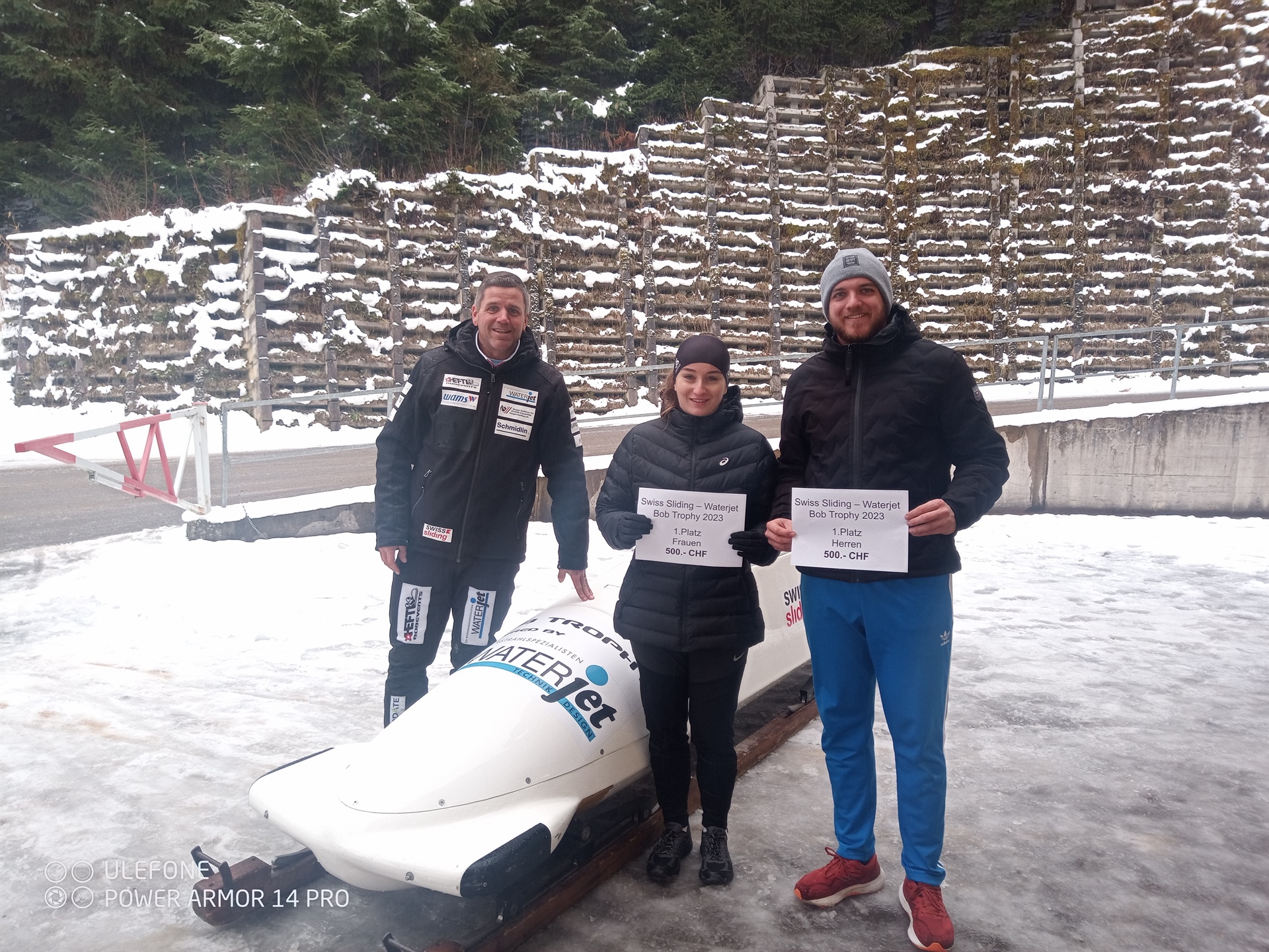 Erstes Mal Eiskontakt mit den neuen Athleten der Bob-Trophy